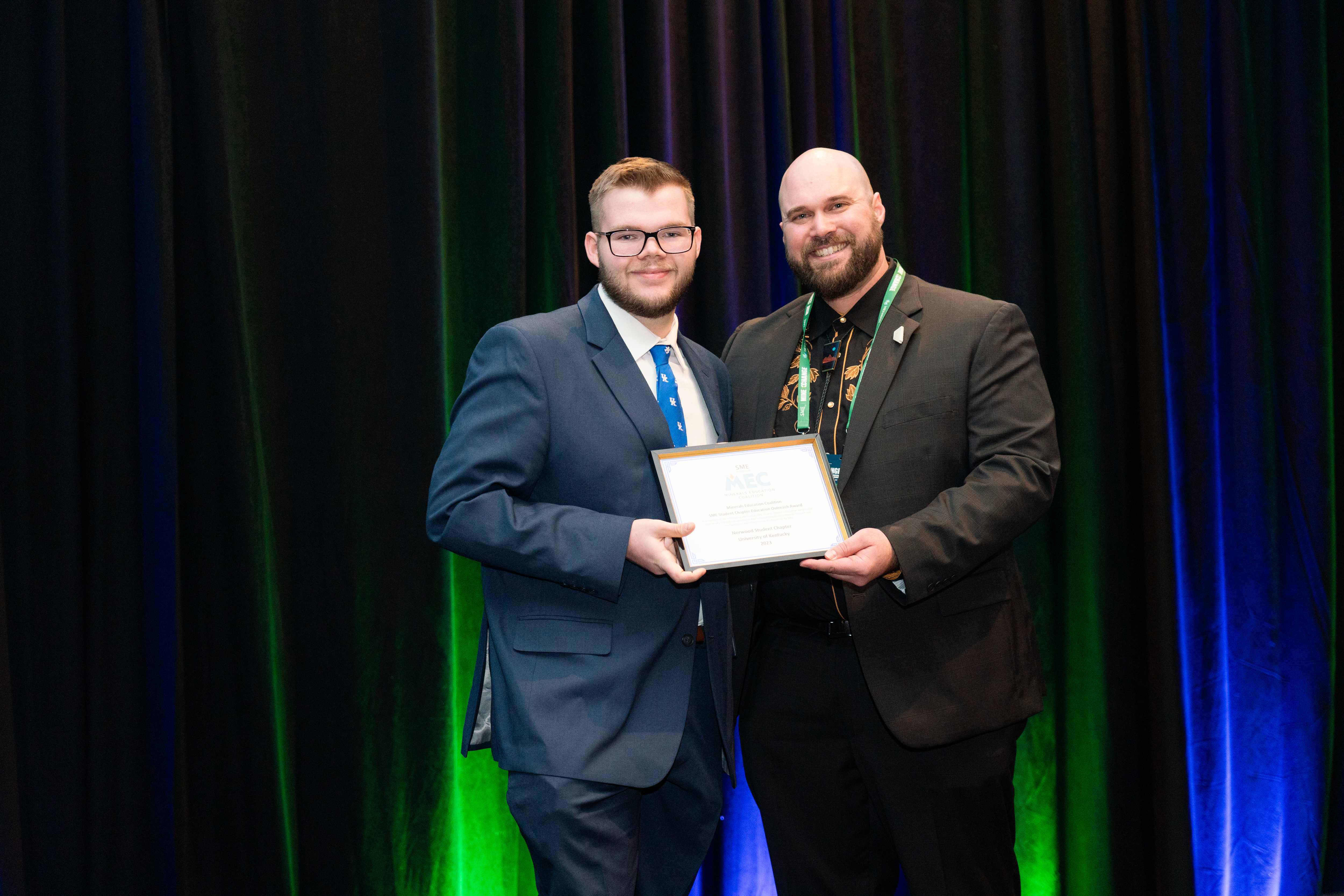 E. Bryce Goad receiving the 2023 Minerals Education Coalition Award presented by SME Foundation President Tom Rauch.