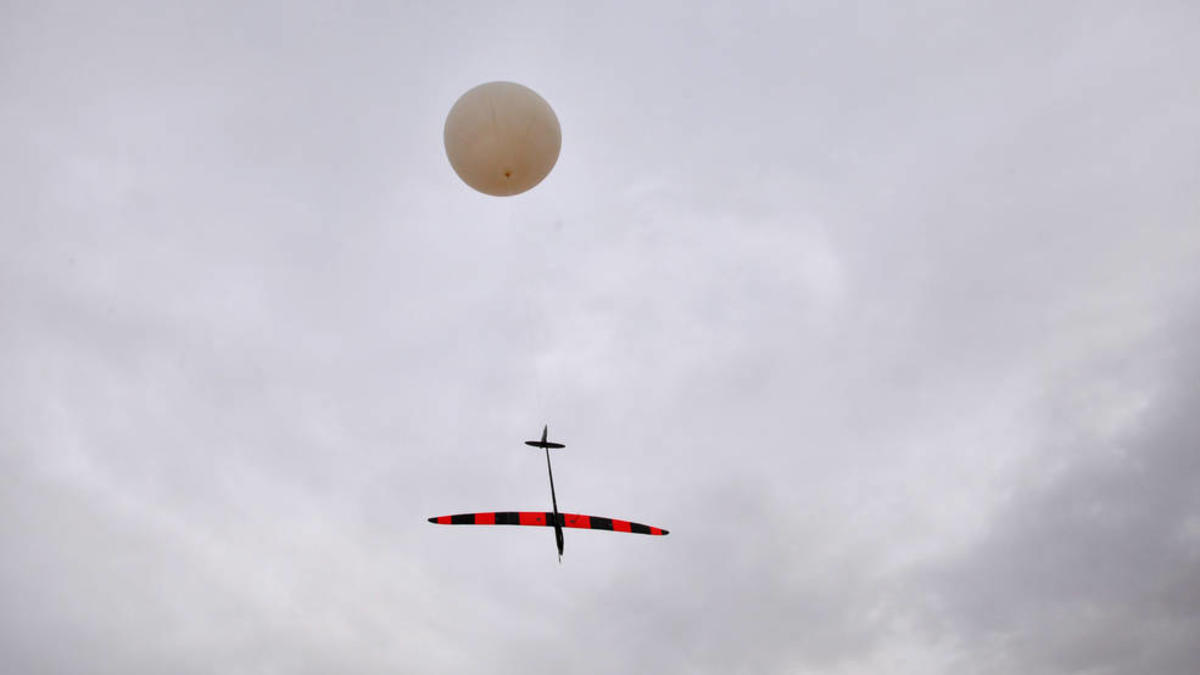 The uncrewed HiDRON stratospheric glider from Stratodynamics is designed to release from a sounding balloon at near-space altitude, enabling a controlled descent for technology payloads aboard. Credits: Stratodynamics, Inc./UAVOS 